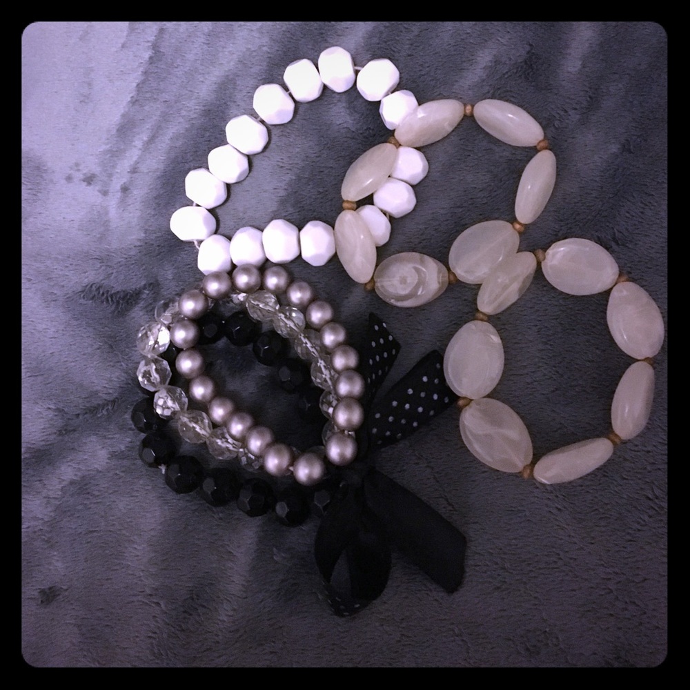 Set of beaded stretch bracelets